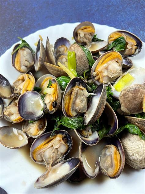 Stir Fry Clams With Basil Ginger Scallions • Oh Snap Lets Eat