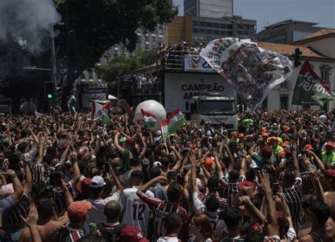 Torcida Do Fluminense Toma As Ruas Do Rio Para Celebrar O T Tulo Da