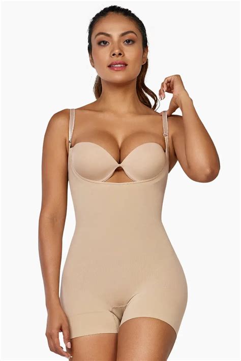 Flaunt Your Curves With Our Shapewear Bodysuit Curveez