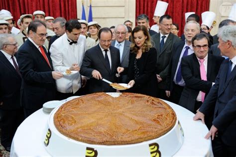 Vidéo François Hollande et Valérie Trierweiler à la découpe de la