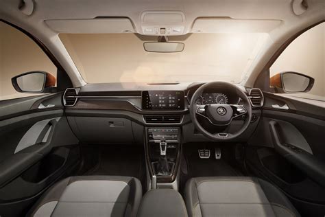 Interior: spacious, elegant and with modern technologies - Škoda Storyboard