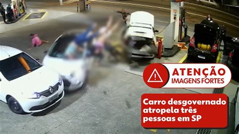 Vídeo Carro desgovernado invade posto de gasolina e atropela três