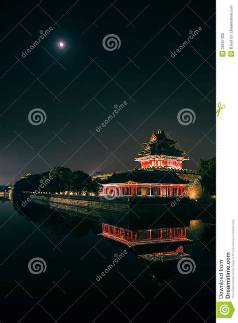 La Torrecilla De Pekín La Ciudad Prohibida En Noche Foto de archivo