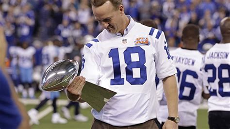 Peyton Manning Catches Up With Andrew Luck Before Sundays Colts Win