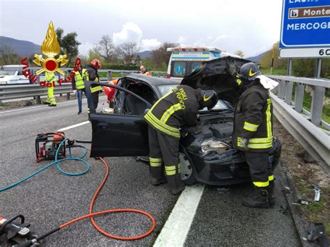 Mercogliano Scontro Tra Auto E Furgone Sull A16 5 Feriti Portati All