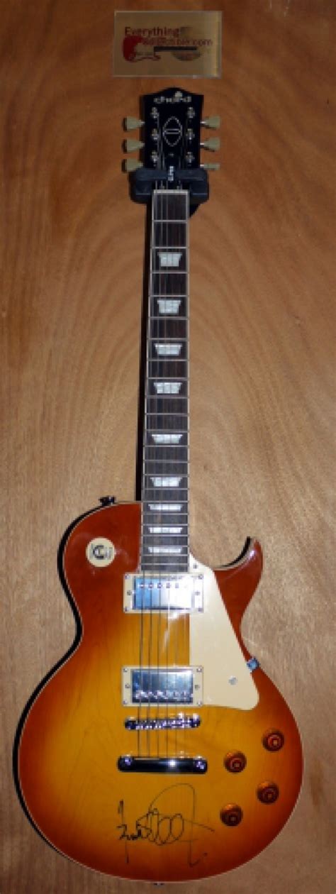 PAUL WELLER/SIGNED ELECTRIC GUITAR/COA