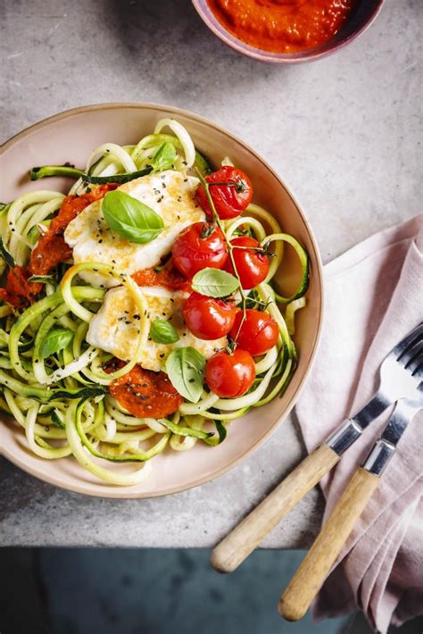 Spaghettis de courgettes sauce aux poivrons rôtis Recept