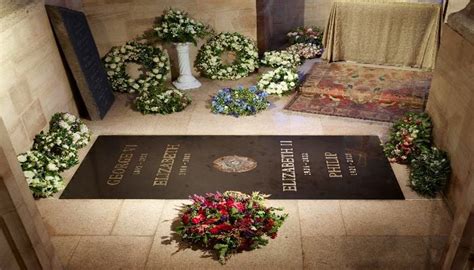First picture of Queen Elizabeth’s grave revealed – Pakistan and The ...