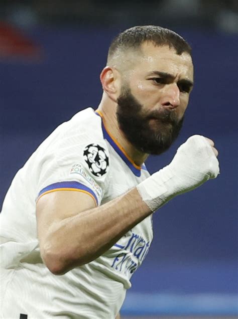 Benzema Lanza Advertencia