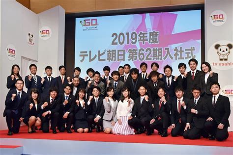 テレビ朝日の2019年度新入社員と千鳥らゲストたち。 千鳥がテレビ朝日の新入社員へエール「失敗を恐れずにやってください」 画像ギャラリー