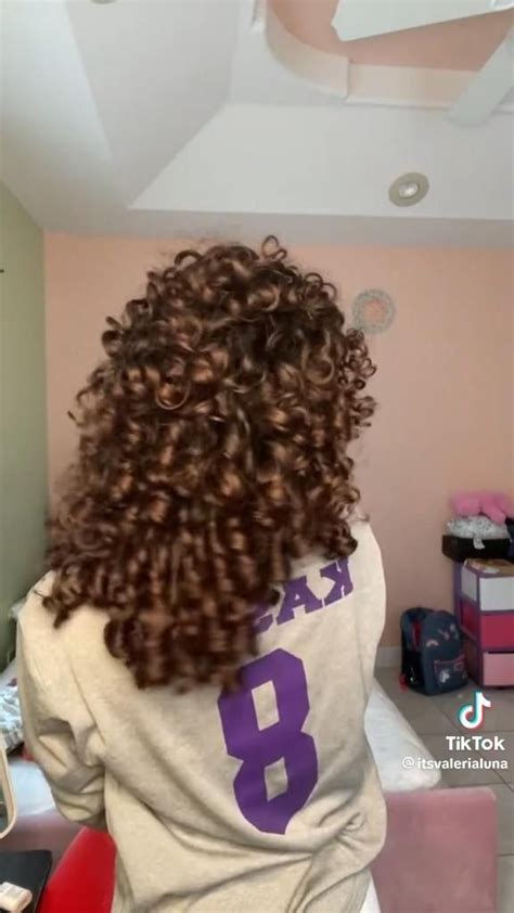 Curly Chic Stylish And Trendy Hairdos Curly Hair Styles Curly Hair