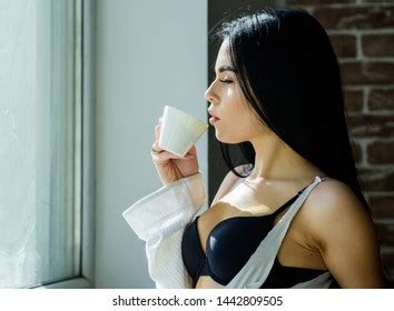 183 En La Categoría Coffee Busty De Fotos E Imágenes De Stock Libres