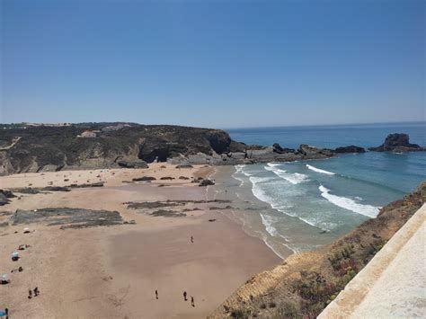 Praia Da Zambujeira Do Mar Em Odemira Foi Interditada A Banhos Linhas