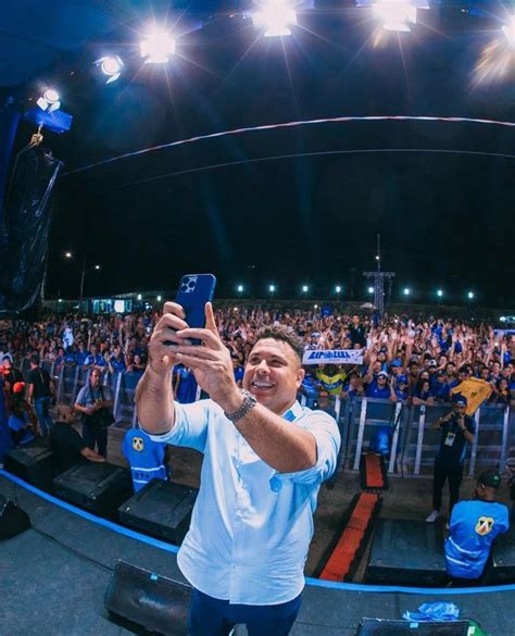 Conselheiro Lafaiete Recebe Ronaldo Fen Meno Em Caravana Do Cruzeiro