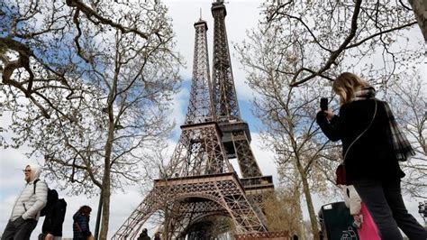 Paris Une Tour Eiffel Miniature à Découvrir Jusquau 10 Avril Cnews