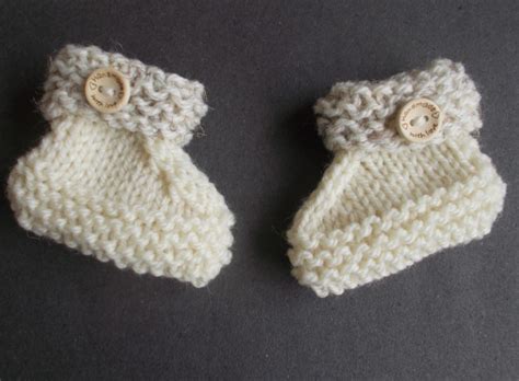 Simple Knit Baby Booties Pattern | AllFreeKnitting.com