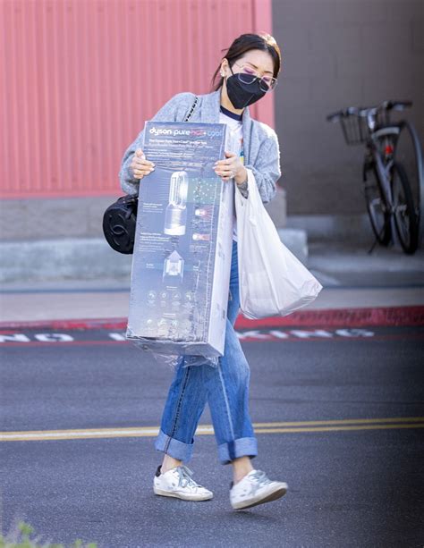 BRENDA SONG Shopping a Dyson Heater in Burbank 01/17/2023 – HawtCelebs