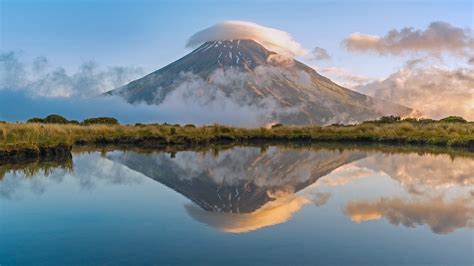 Mount Taranaki, Egmont National Park, North Island, New Zealand ...