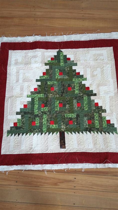 Log Cabin Christmas Tree With Free Motion Quilting Christmas Tree Quilt