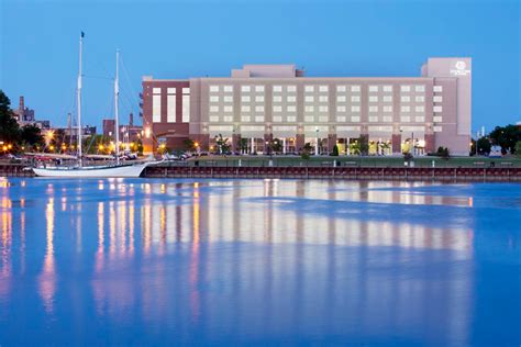 Riverfront Grille at the Doubletree – Downtown Bay City