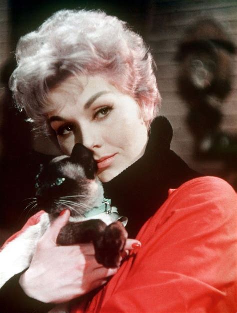 20 Lovely Photos of Kim Novak With Her Cat Pyewacket in “Bell, Book ...