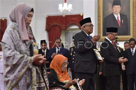 Penganugerahan Gelar Pahlawan Nasional Antara Foto