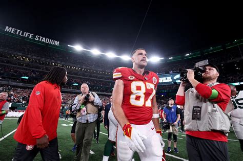 Travis Kelce Reacts To Aaron Rodgers Shading Him As Mr Pfizer