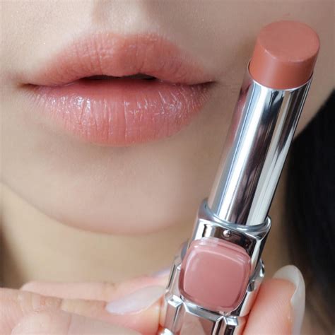 彼が思わず二度見する？ 女ウケ＜男ウケ重視のひとは「あの」リップ一択な理由 Lipstick Lipstick Makeup