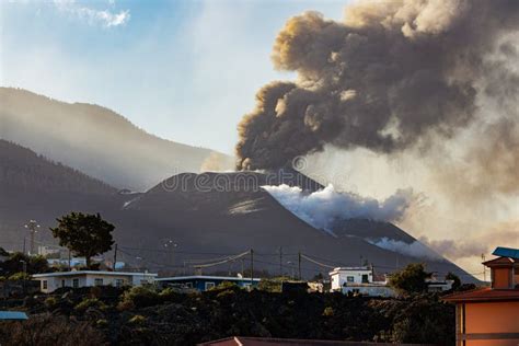 View of Eruption of Cumbre Vieja Volcano. La Palma, Canary Islands, Spain. November, 2021 Stock ...