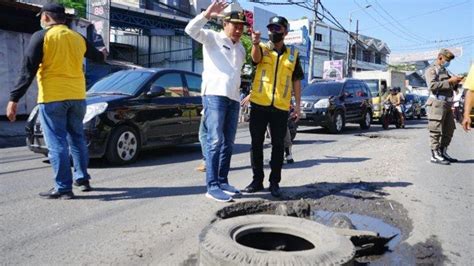 Tunggu Program Betonisasi Jalan Berlubang Di Tropodo Sidoarjo Cuma