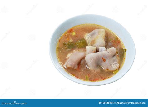 Junta Picante Fervida Da Carne De Porco Na Sopa De Tom Yum Na Bacia