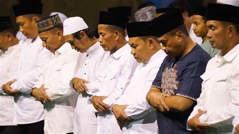 Kasad Beri Ceramah Nuzulul Qur An Dan Jadi Imam Shalat Tarawih