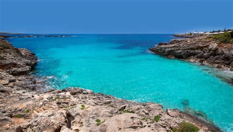 Cala Blanca en Menorca - Hellotickets