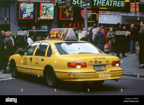 New York Yellow Taxi cab 1995 Stock Photo - Alamy