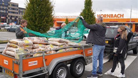 Hornbach Kerkrade Schenkt 1000 Kilogram Voer Aan Stichting Samen Sterk