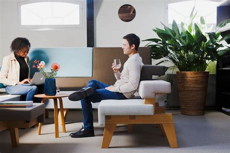 posisi  duduk berdua  pasangan bisa menggambarkan level