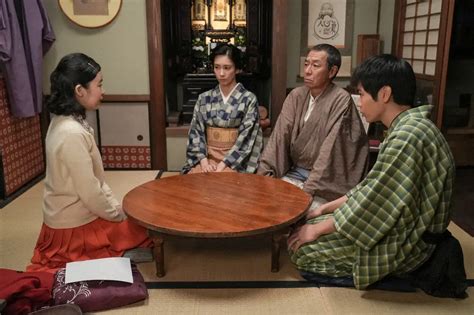 連続テレビ小説「ブギウギ」第24話。花田家・居間にて。家族に東京に行きたいと伝えるスズ子（趣里）（c）nhk ― スポニチ Sponichi