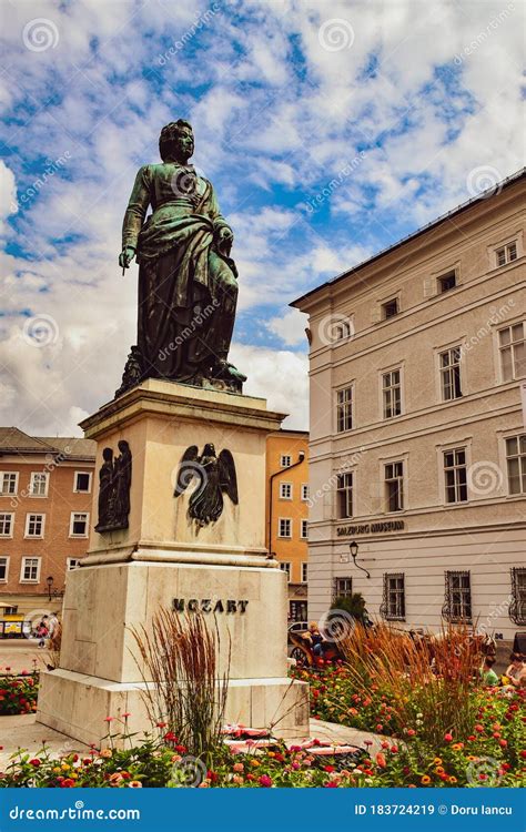 Mozart statue in Salzburg editorial stock image. Image of long - 183724219