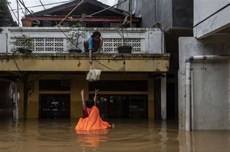 Banjir Jakarta Ratusan Warga Masih Mengungsi