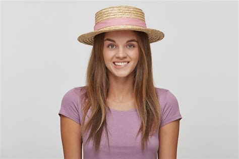 Drôle Joyeuse Jeune Femme Heureuse Dans Un Chapeau De Paille Avec Un