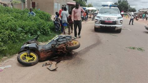 Bafujiinfos Gaoua Une Voiture Termine Sa Course Dans Un Arbuste