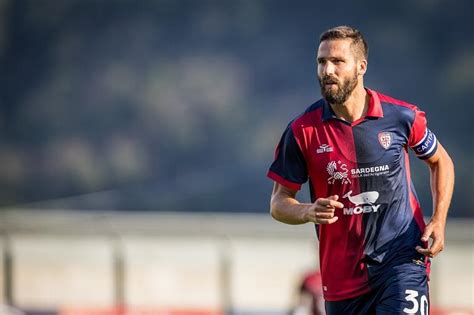 Cagliari A Pavoletti Il Premio Gentleman Della Lega Serie B