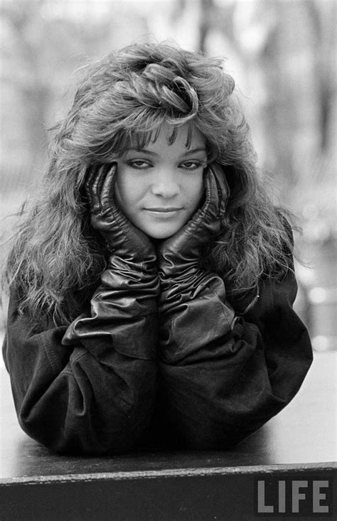 Pin By Loveglove On Gloves 1 Valerie Bertinelli Young Valerie