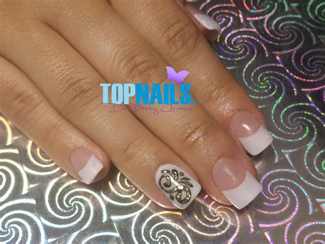 topnails cl Uñas Acrílicas Francesas y decorado Floral