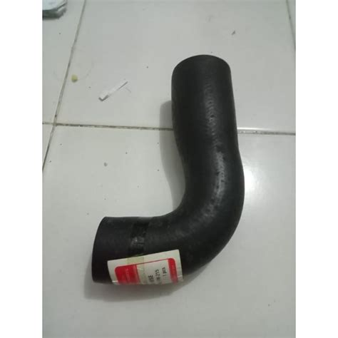 Jual Selang Radiator Tengah Mitsubishi Fuso FM 215 Diameter Lubang 4