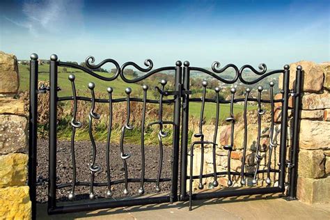 Farm Driveway Gate - Amazadesign