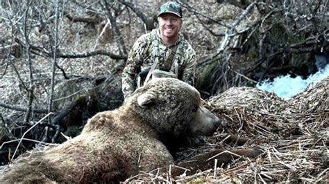 Hunter Uses Handgun To Finish Off Angry Charging 1000 Pound Kodiak Bear Cowboy State Daily