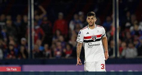 Beraldo completa um ano da estreia como profissional do São Paulo