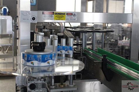 Hot Melt Adhesive Glue Labeling Machine Linear Type For Round Plastic Glass Bottles Hotmelt