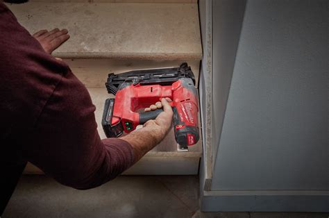 Milwaukee Cordless Nail Gun V Dc En Ct Grainger